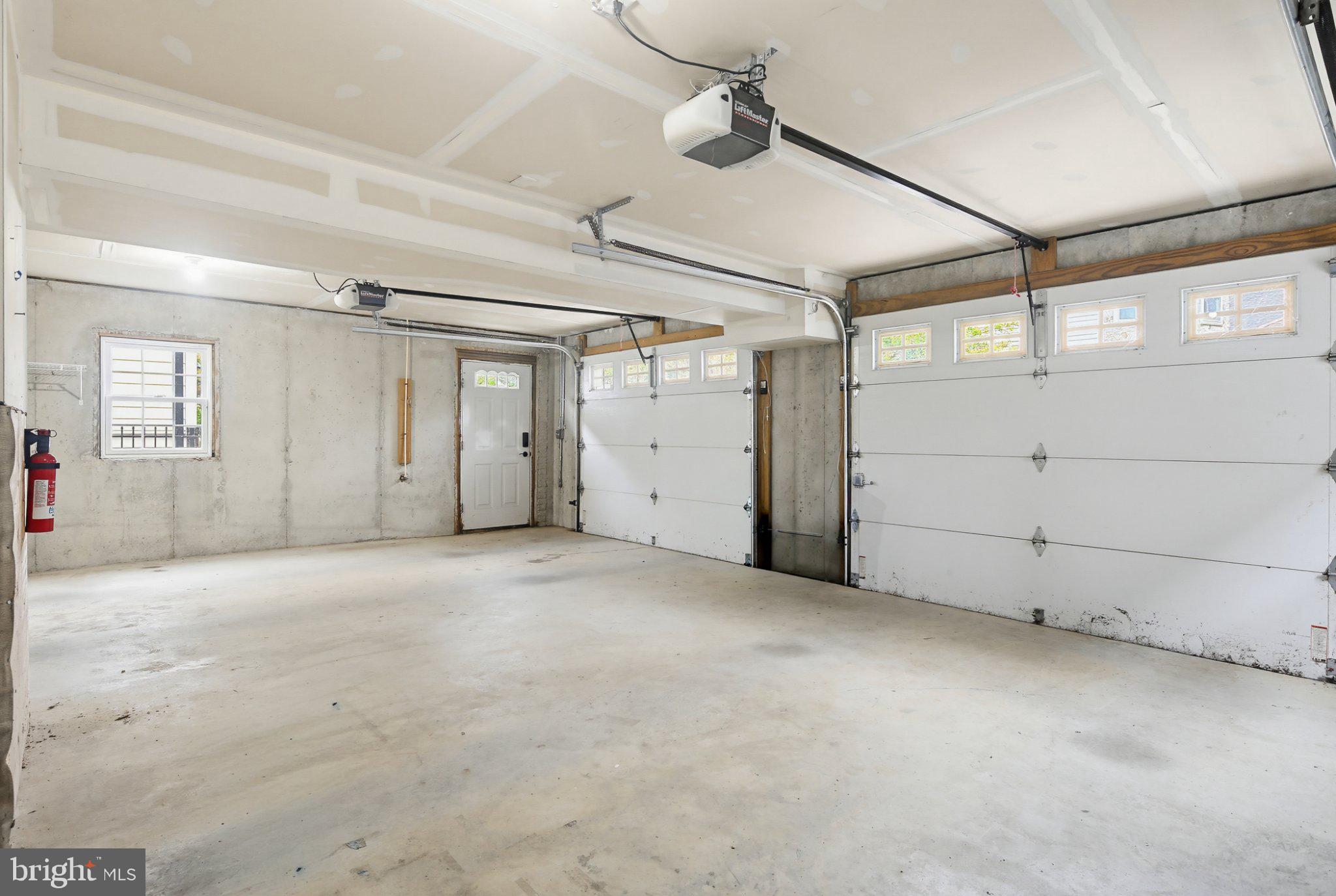 3641 Branhum Road Edgewater, MD 21037 - Photo 21 of 63 Spacious garage with ample potential.