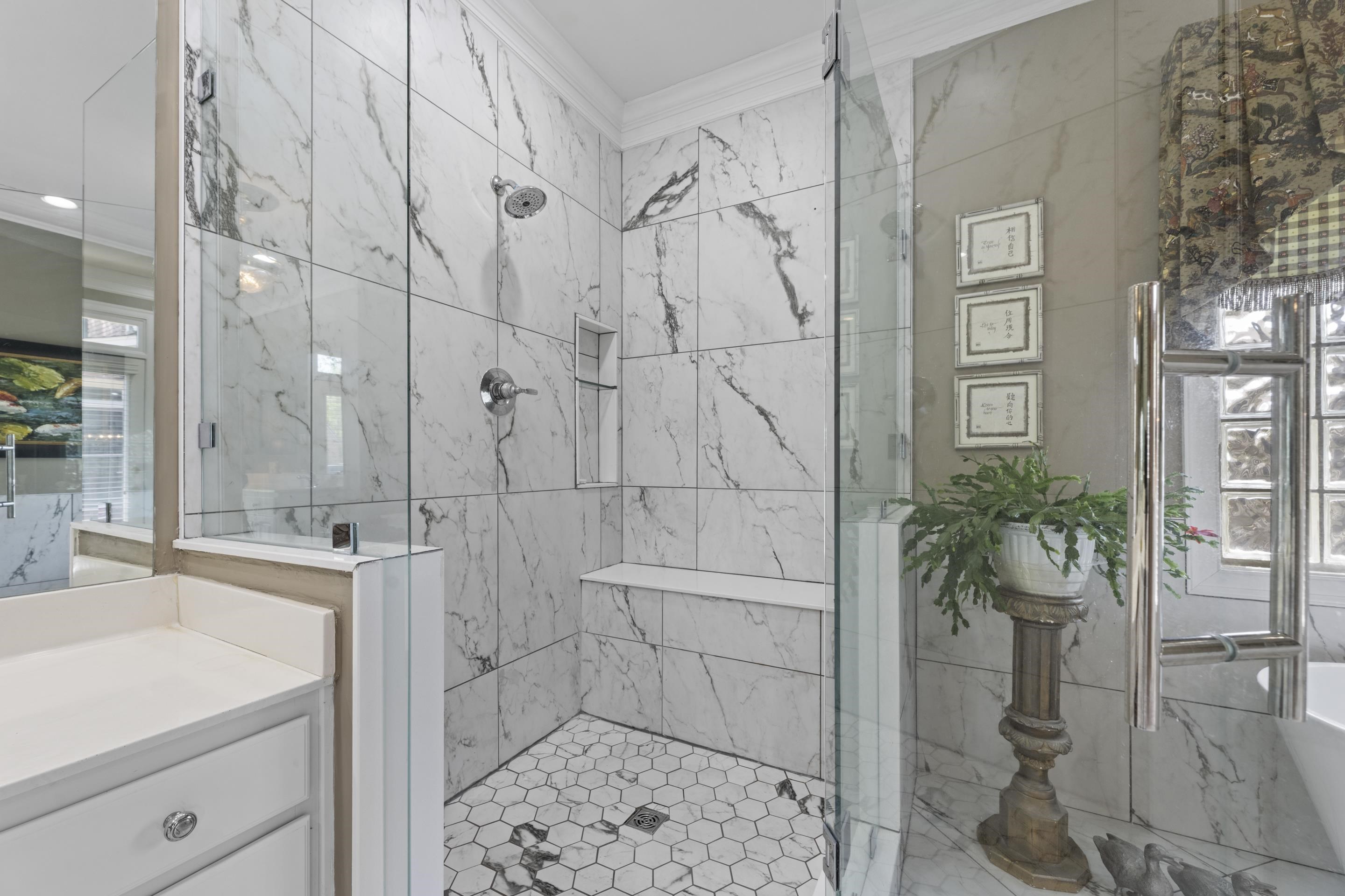 4132 Blackheath Drive Bartlett, TN 38135 - Photo 21 of 40 a spacious bathroom with a shower and a sink