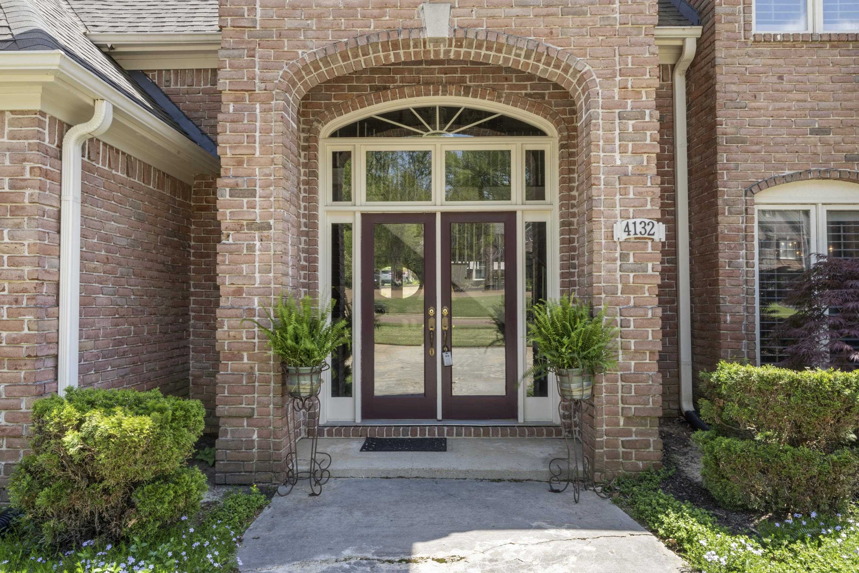 4132 Blackheath Drive Bartlett, TN 38135 - Photo 38 of 40 a front view of a house