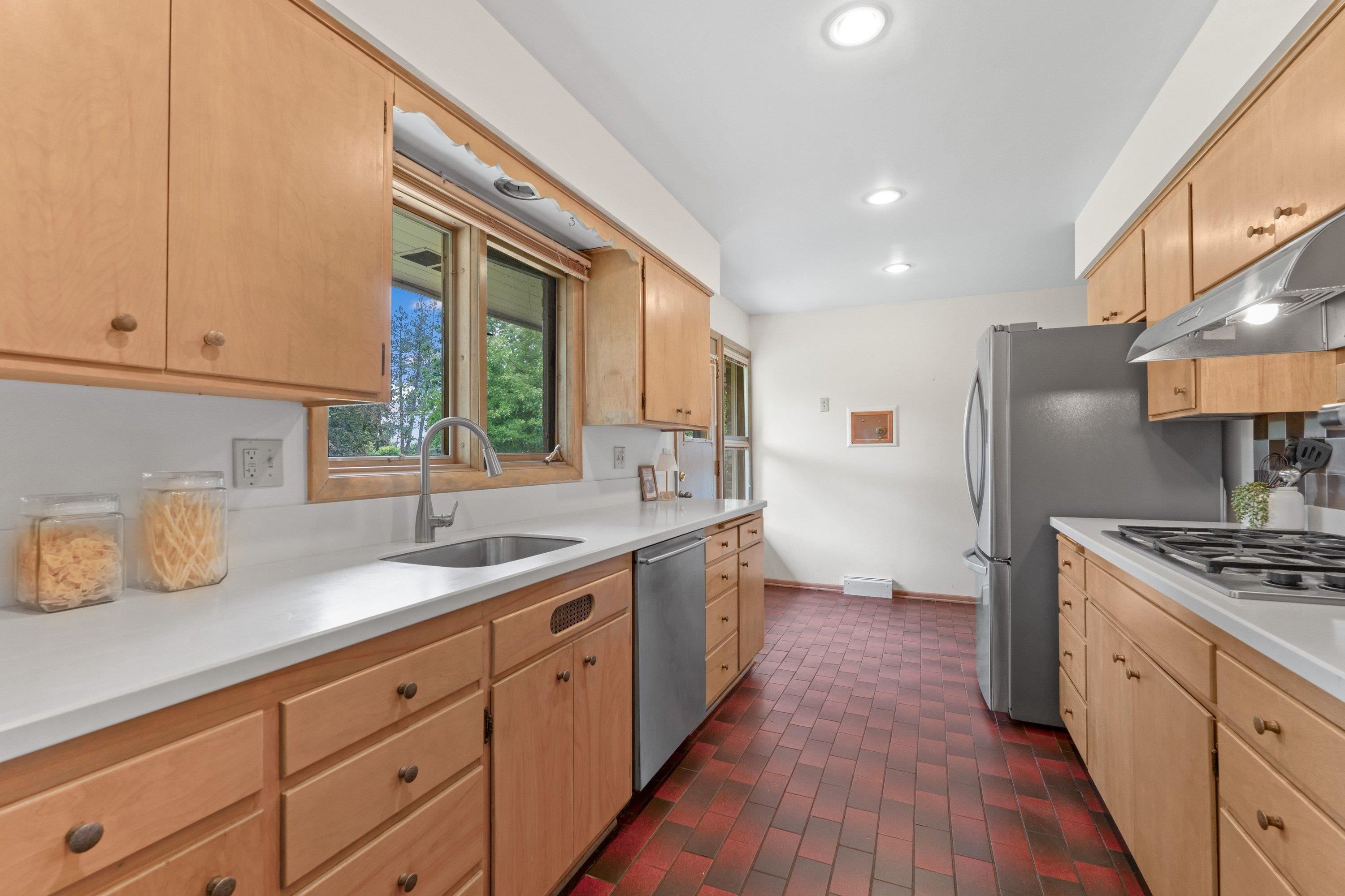 4218 South Helena Street Spokane, WA 99203 - Photo 10 of 39