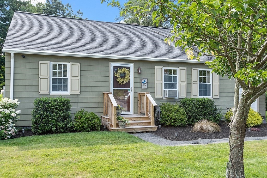 49 Stoneleigh Road Holden, MA 01520 - Photo 3 of 37 Gallery Image 3