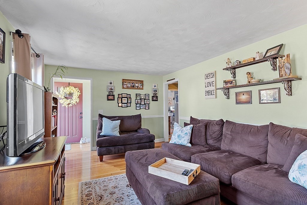 49 Stoneleigh Road Holden, MA 01520 - Photo 7 of 37 Gallery Image 7