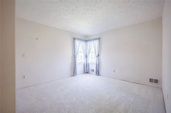 $374,900 | 4 South Village Trail, Penfield, NY 14450