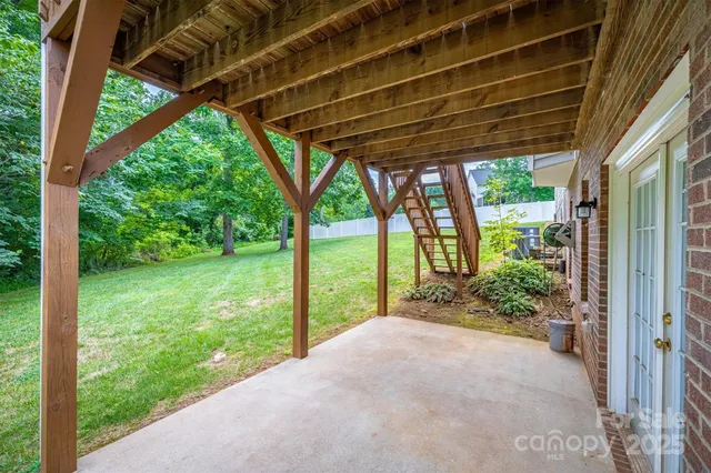 a view of a trees in a backyard