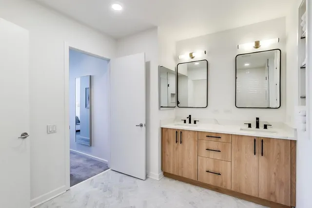 a view of a livingroom with furniture