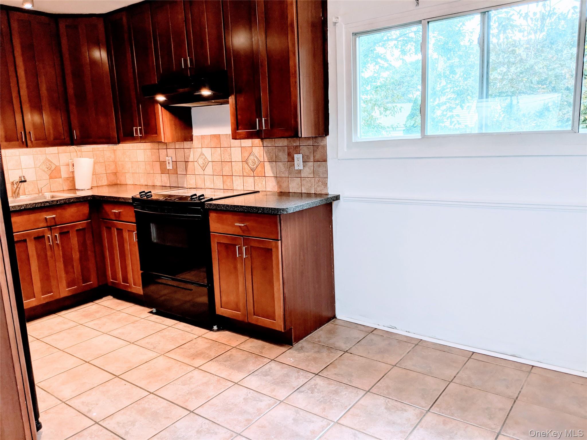 60 East Carmans Road Farmingdale, NY 11735 - Photo 13 of 22