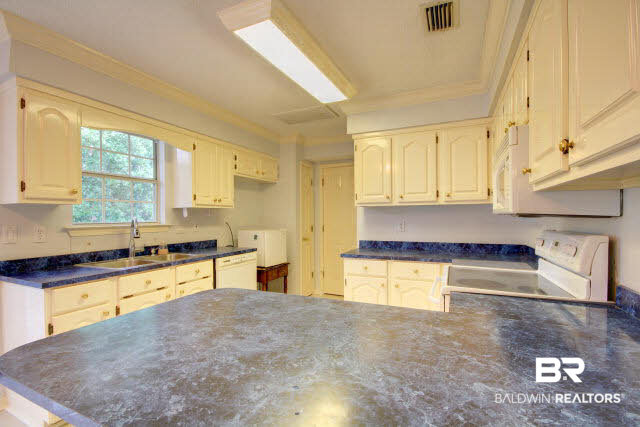185 Lakeview Loop Daphne, AL 36526 - Photo 8 of 20