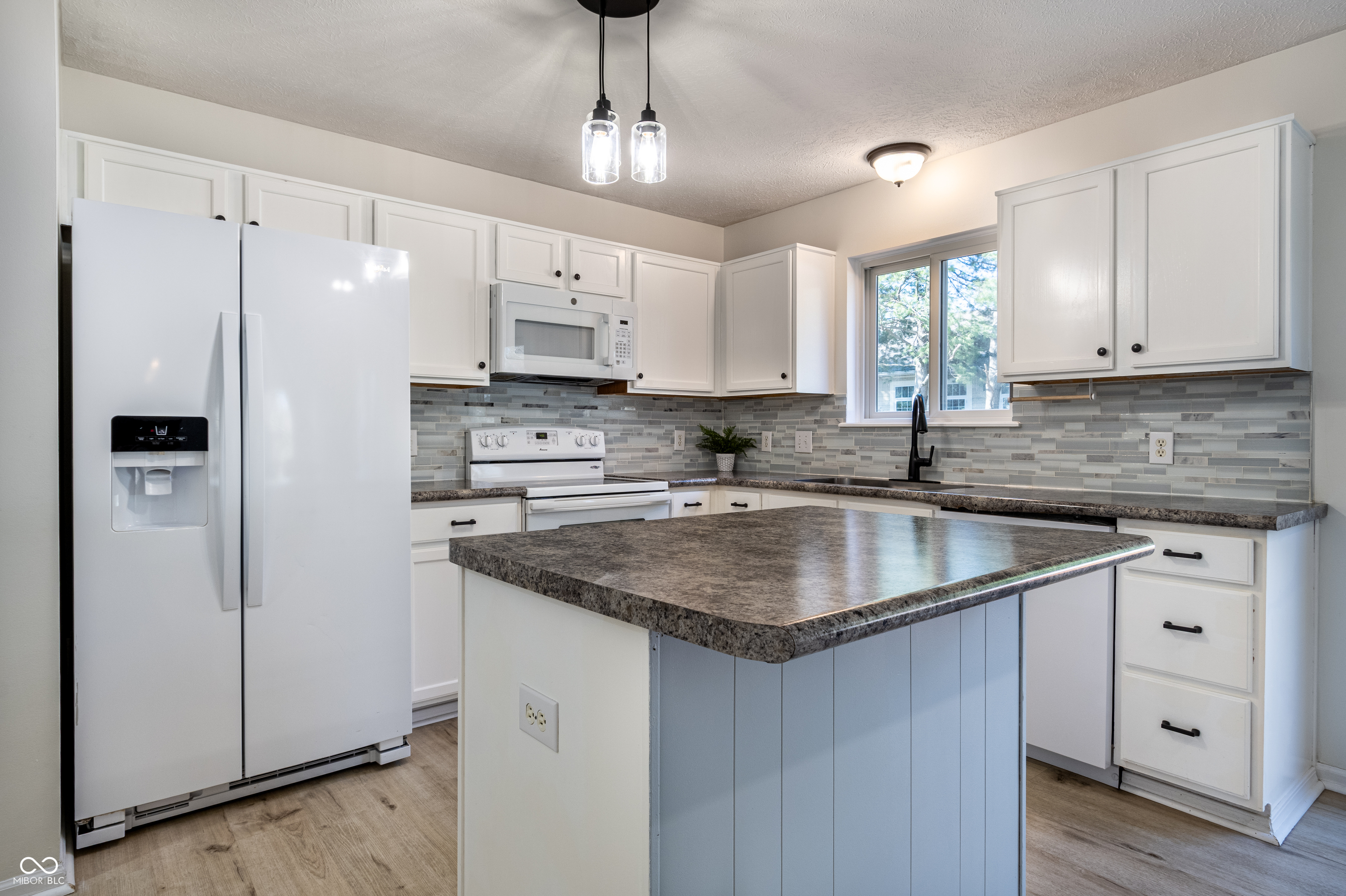 13992 Wakefield Place Fishers, IN 46038 - Photo 11 of 46