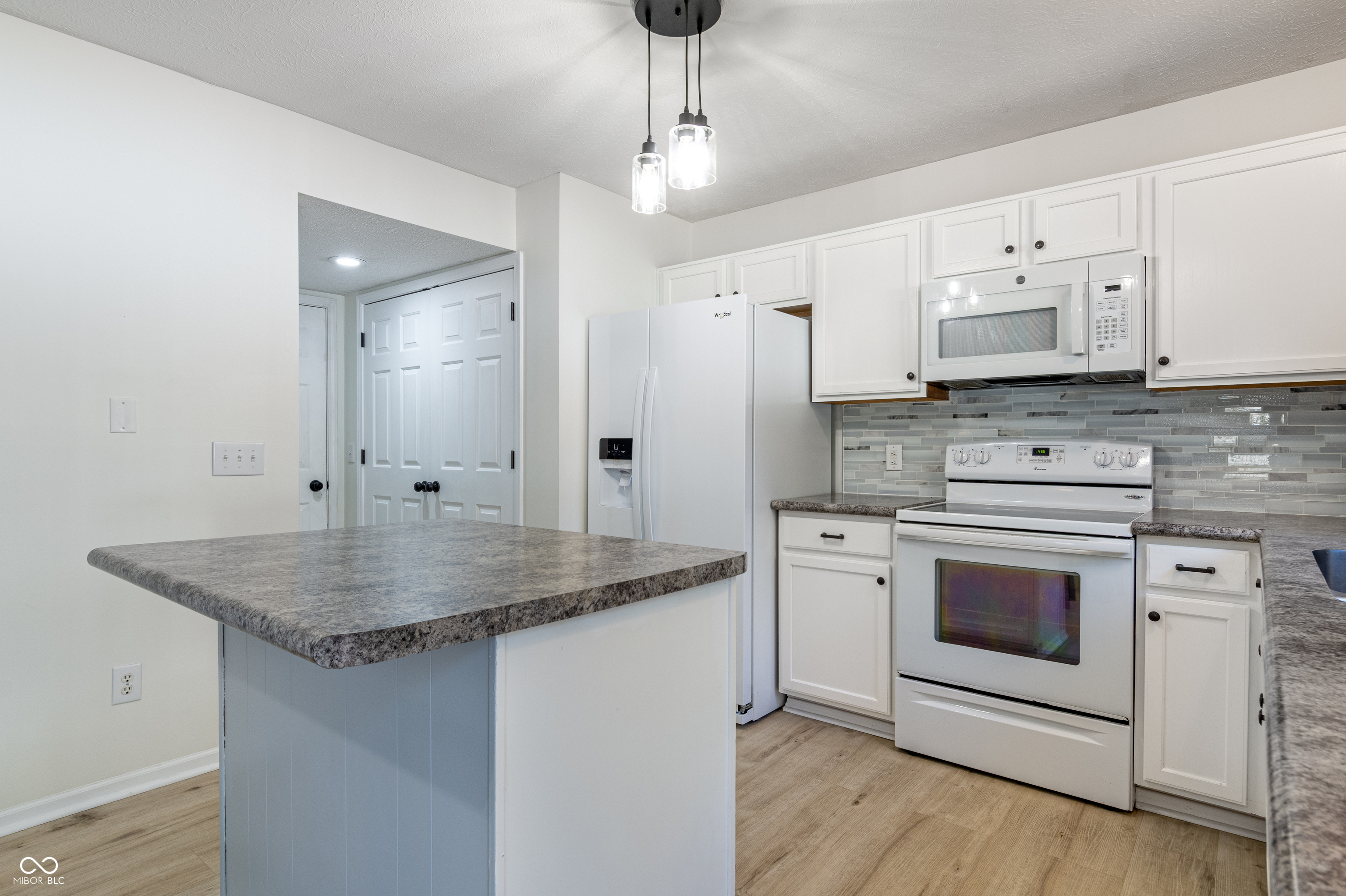 13992 Wakefield Place Fishers, IN 46038 - Photo 12 of 46