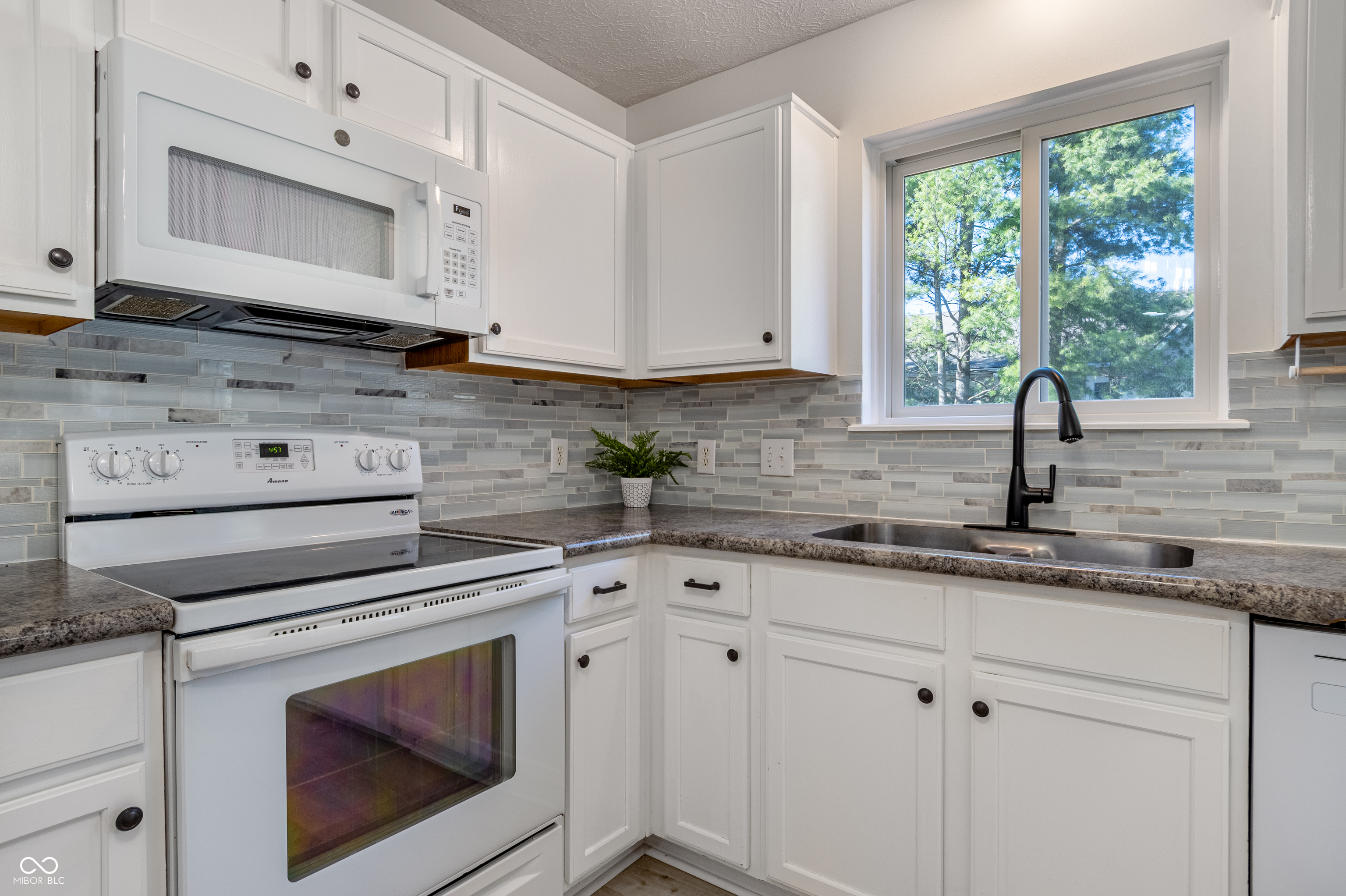 13992 Wakefield Place Fishers, IN 46038 - Photo 13 of 46