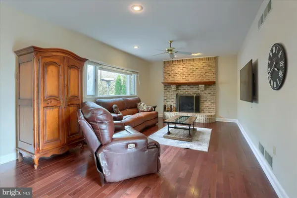 $689,990 | 1014 South Waterford Way, Mechanicsburg, PA 17050