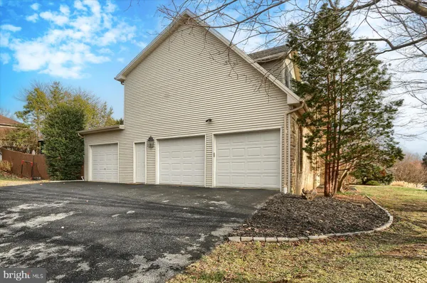 $689,990 | 1014 South Waterford Way, Mechanicsburg, PA 17050