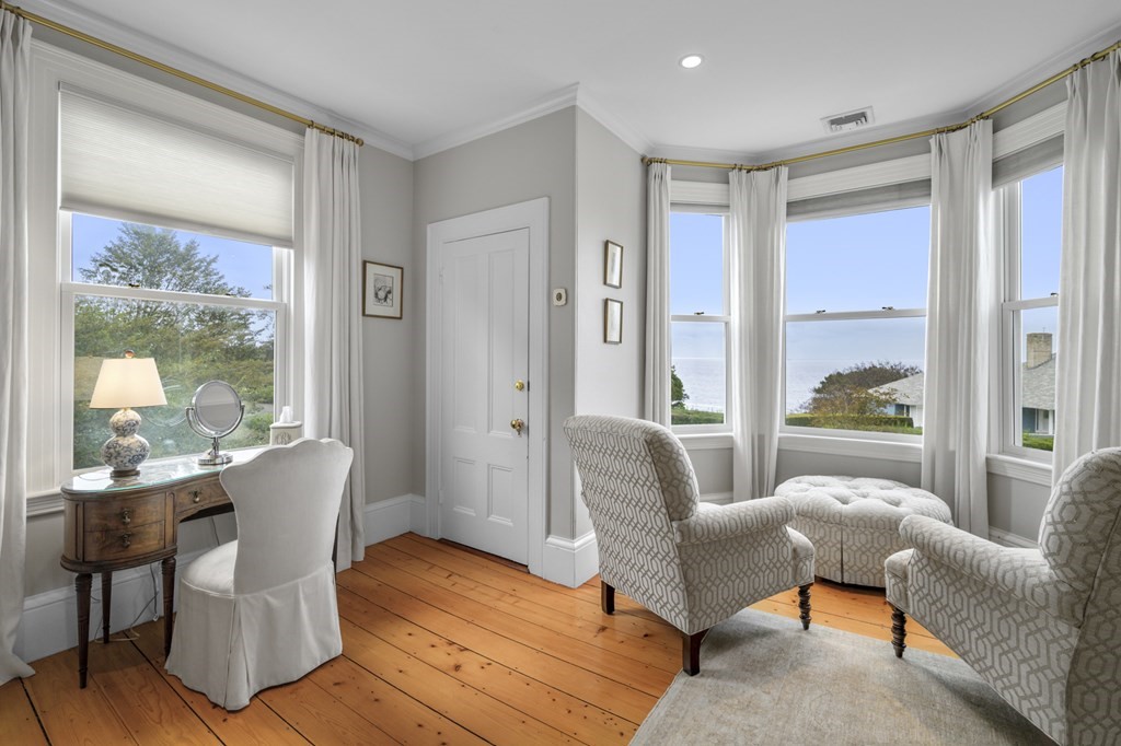346 Ocean Avenue Marblehead, MA 01945 - Photo 28 of 42 a living room with furniture and a large window