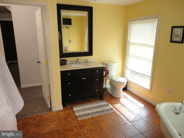 210 South Blue Ridge Avenue Culpeper, VA 22701 - Photo 8 of 25 Bath
