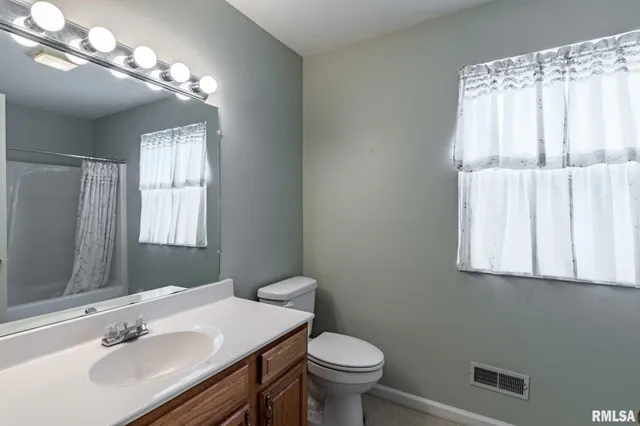 $289,000 | 304 Bogie Drive, Herrin, IL 62948