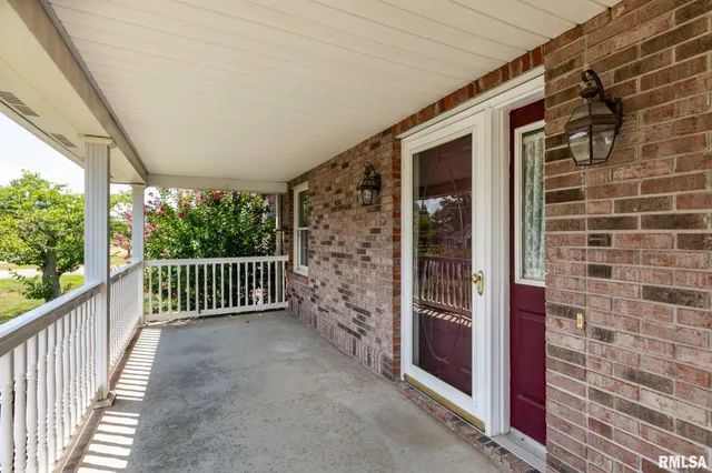 $289,000 | 304 Bogie Drive, Herrin, IL 62948