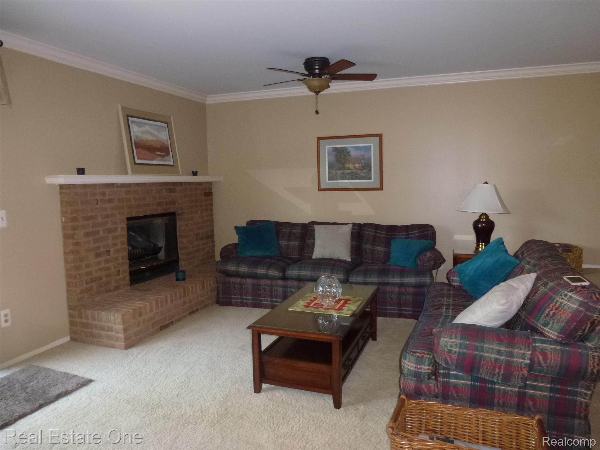 570 Tennyson, Unit 78 Rochester, MI 48307 - Photo 7 of 35 P1060953 7.JPG