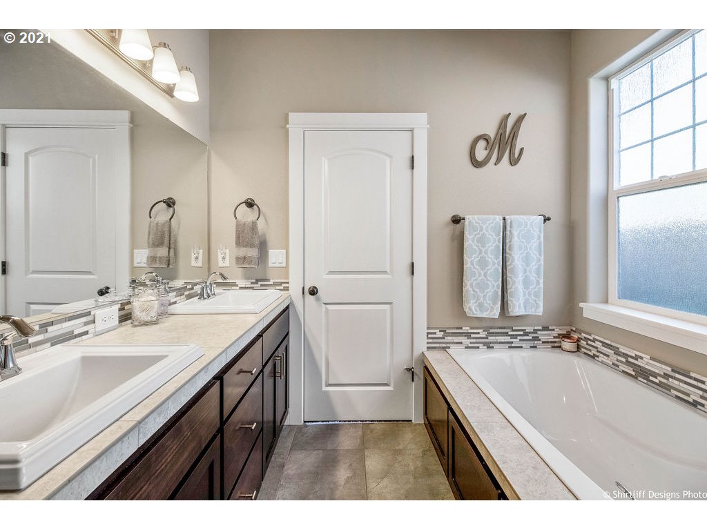 989 Riverstone Lane Springfield, OR 97477 - Photo 20 of 31 Gallery Image 20