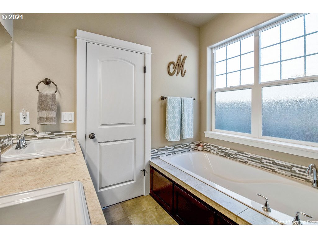 989 Riverstone Lane Springfield, OR 97477 - Photo 22 of 31 Gallery Image 22