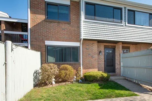 $399,900 | 59 Rosewood Drive, Unit 59, Stoughton, MA 02072