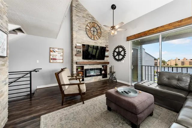 $434,900 | 12500 Melville Drive, Unit 211B, Montgomery, TX 77356