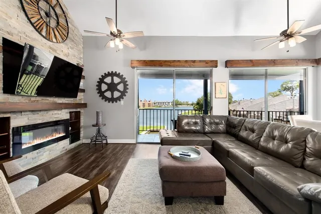 $434,900 | 12500 Melville Drive, Unit 211B, Montgomery, TX 77356