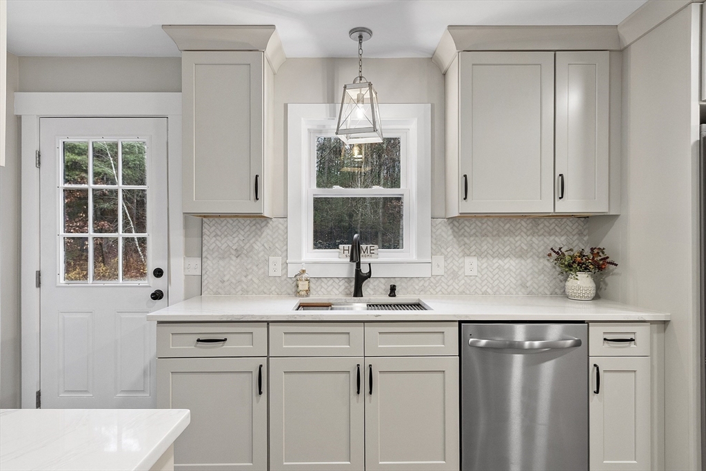 31 Sturbridge Road Brimfield, MA 01010 - Photo 7 of 42