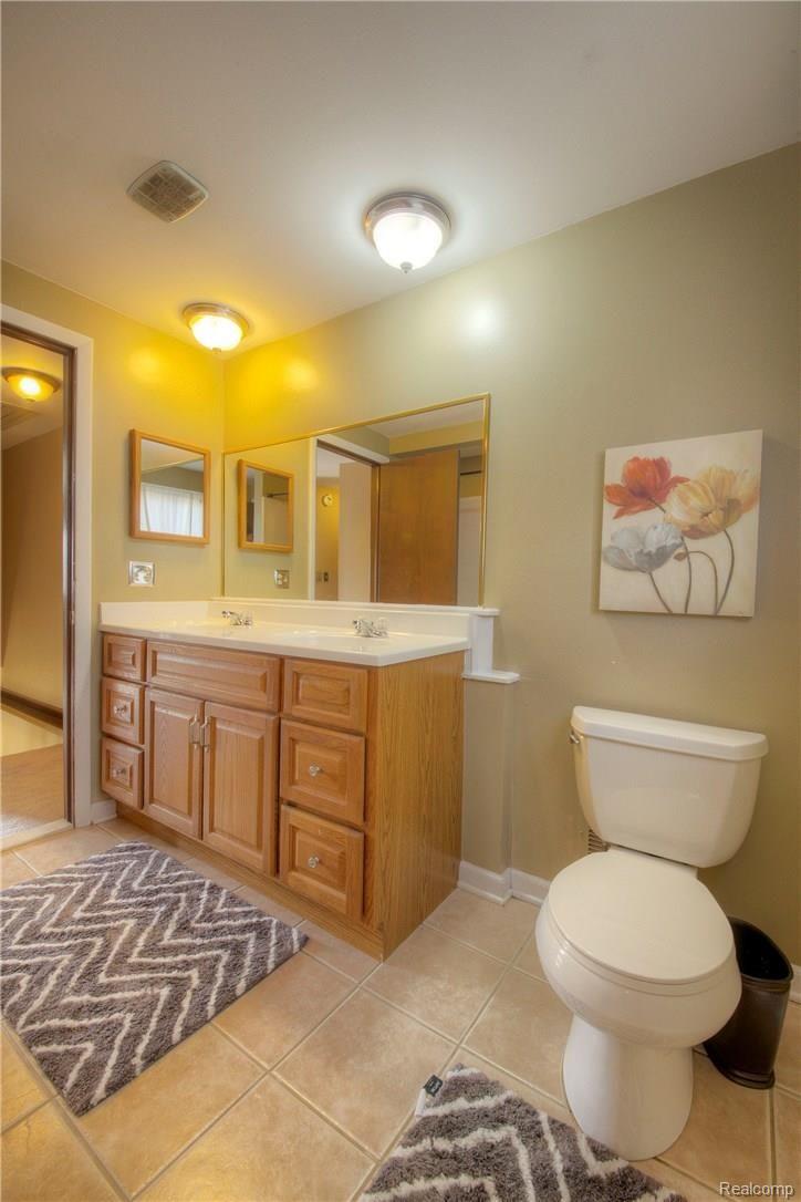 1333 Wagon Wheel Road Canton, MI 48188 - Photo 25 of 34 25 Fbath.jpg