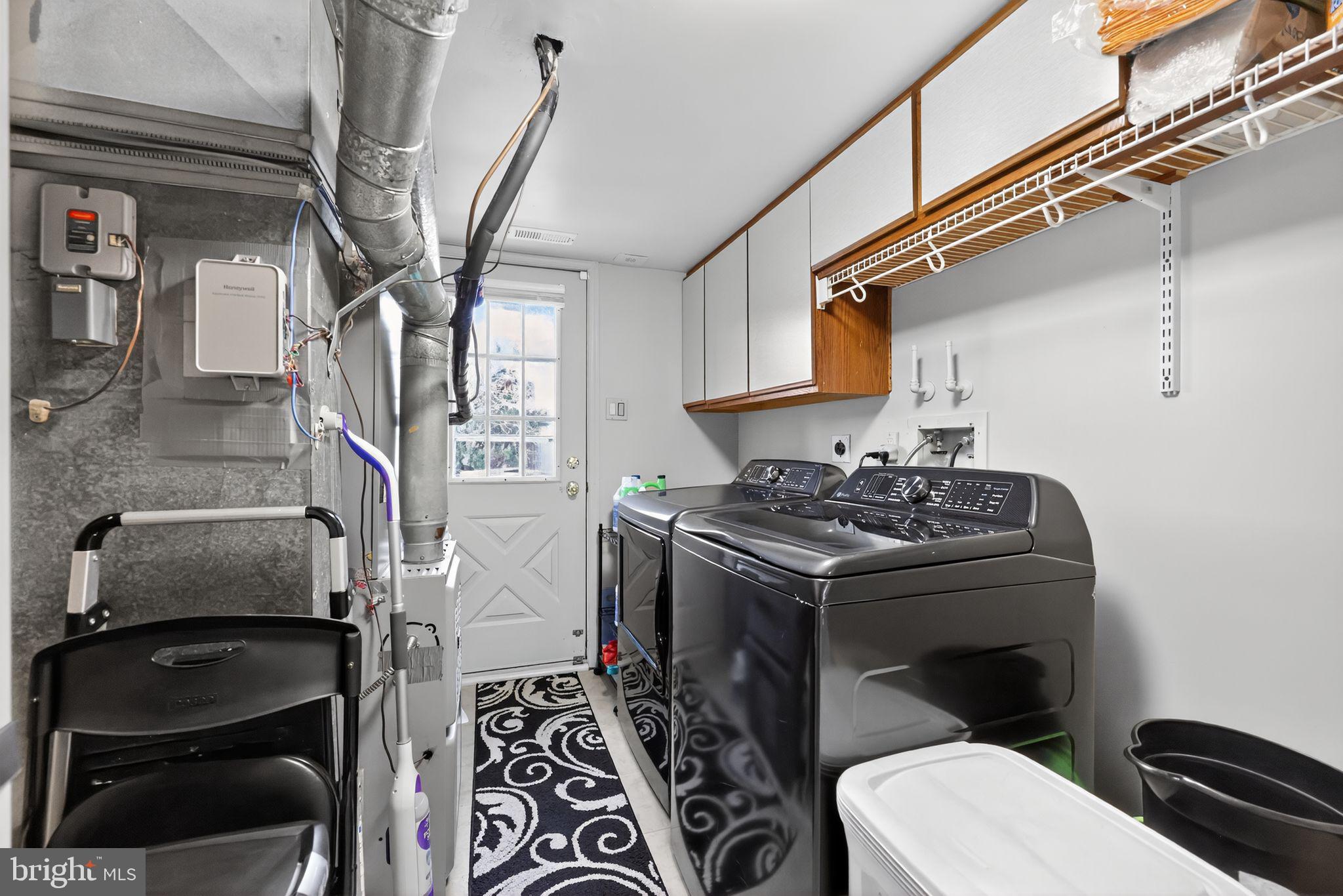 11 Pony Run Sewell, NJ 08080 - Photo 19 of 33 a stove top oven sitting inside of a kitchen