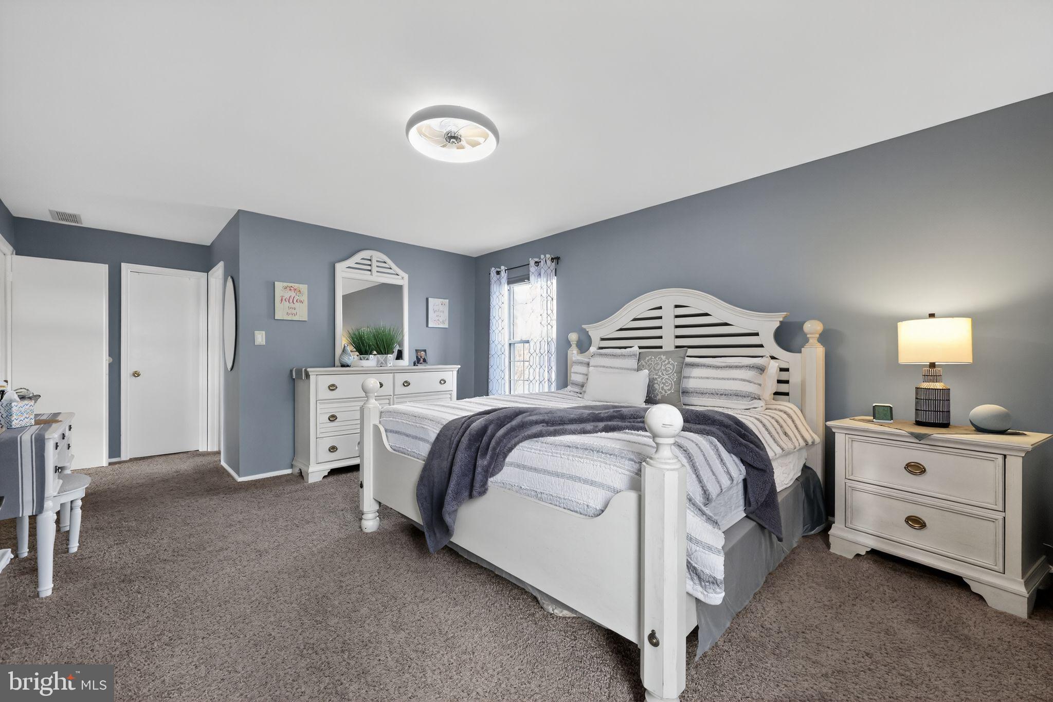 11 Pony Run Sewell, NJ 08080 - Photo 21 of 33 a spacious bedroom with a bed and a lamp