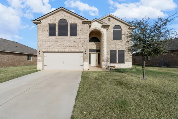 a view of front a house with a yard