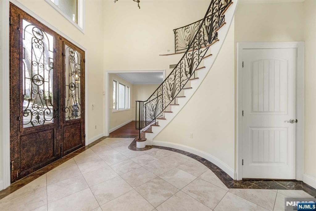 831 Pascack Road Paramus, NJ 07652 - Photo 3 of 26