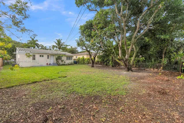 a view of house with garden