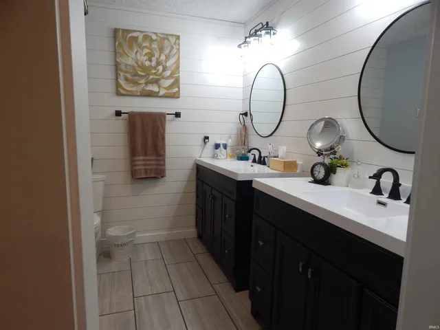 $355,000 | 500-9 Greentree Drive, Bedford, IN 47421