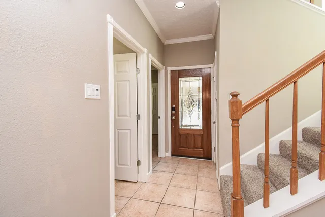 a view of an entryway with livingroom