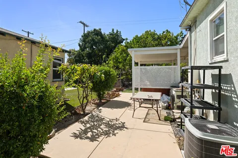 $2,000,000 | 445 South Main Street, Burbank, CA 91506