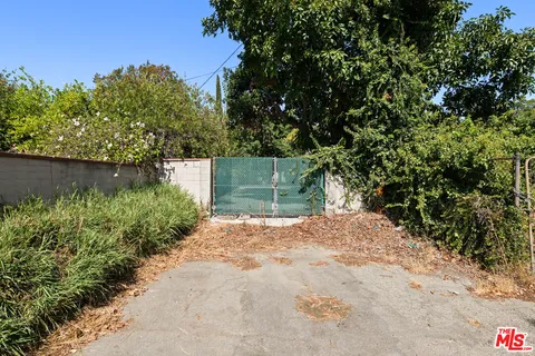 $2,000,000 | 445 South Main Street, Burbank, CA 91506