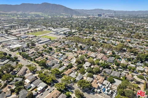 $2,000,000 | 445 South Main Street, Burbank, CA 91506