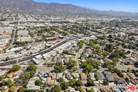 $2,000,000 | 445 South Main Street, Burbank, CA 91506
