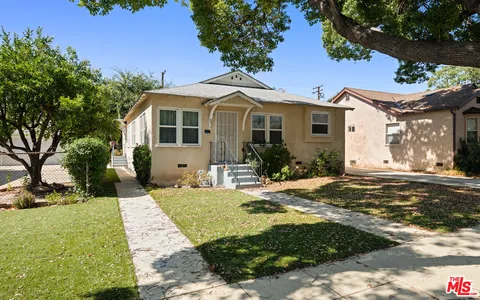 $2,000,000 | 445 South Main Street, Burbank, CA 91506