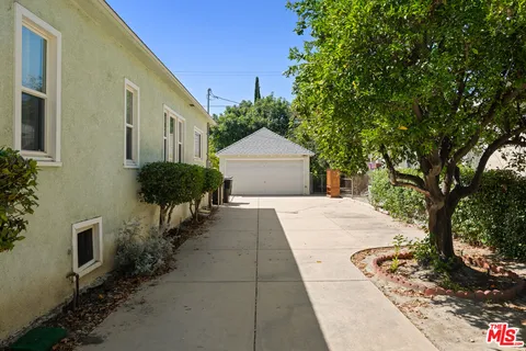 $2,000,000 | 445 South Main Street, Burbank, CA 91506