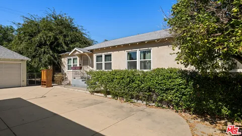 $2,000,000 | 445 South Main Street, Burbank, CA 91506