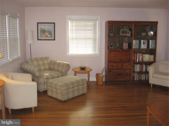 18 Mansfield Road Lansdowne, PA 19050 - Photo 3 of 25 Living Room