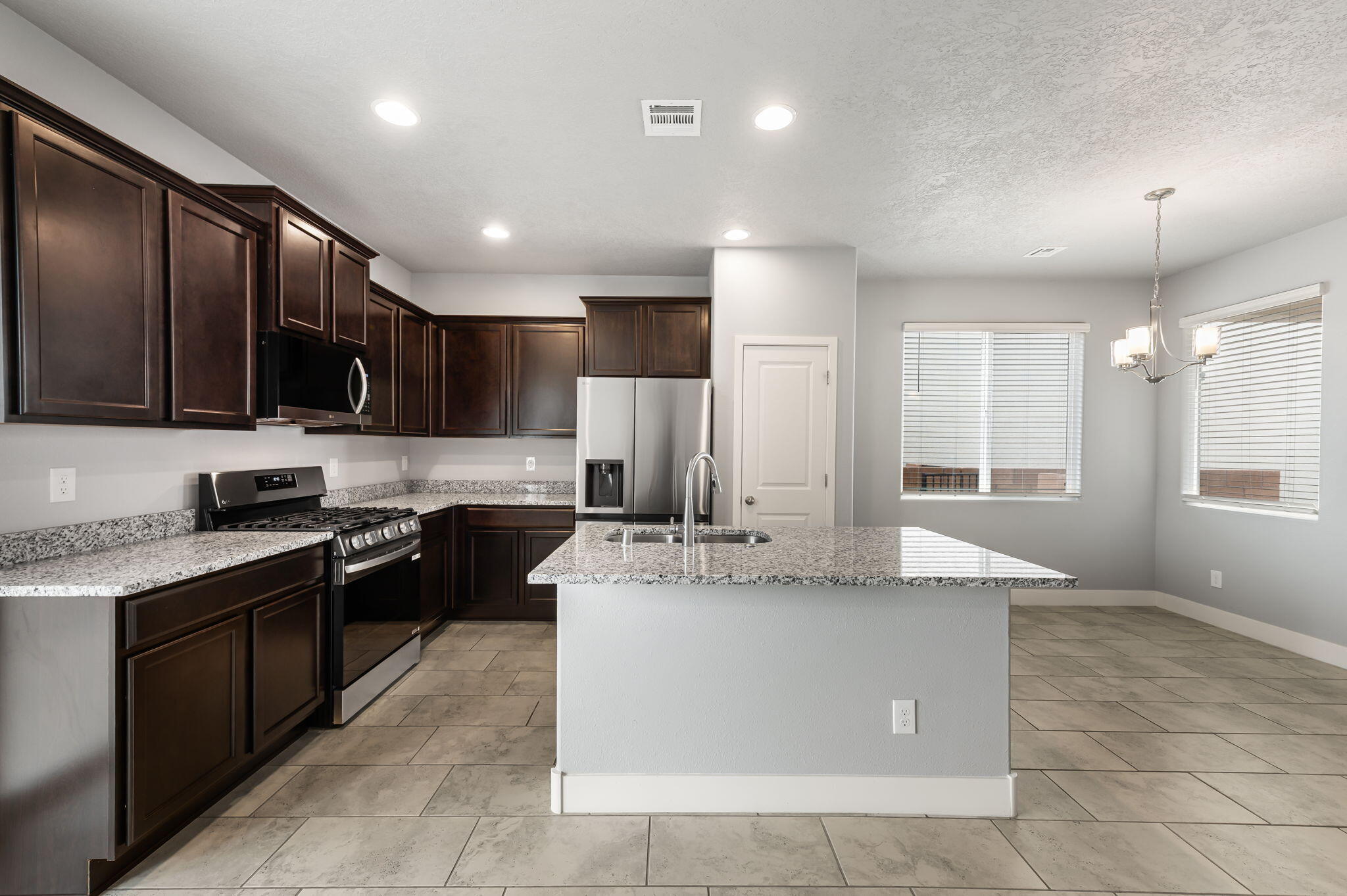 396 Pecos Loop Southeast Rio Rancho, NM 87124 - Photo 10 of 42 Gallery Image 10