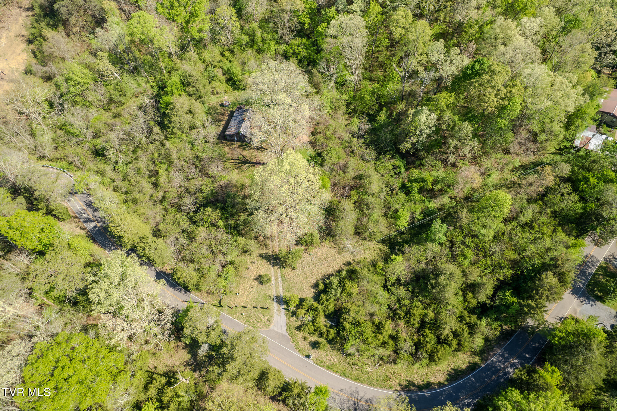 2424 Midway Road Kodak, TN 37764 - Photo 6 of 24 Overhead of drive & cabin