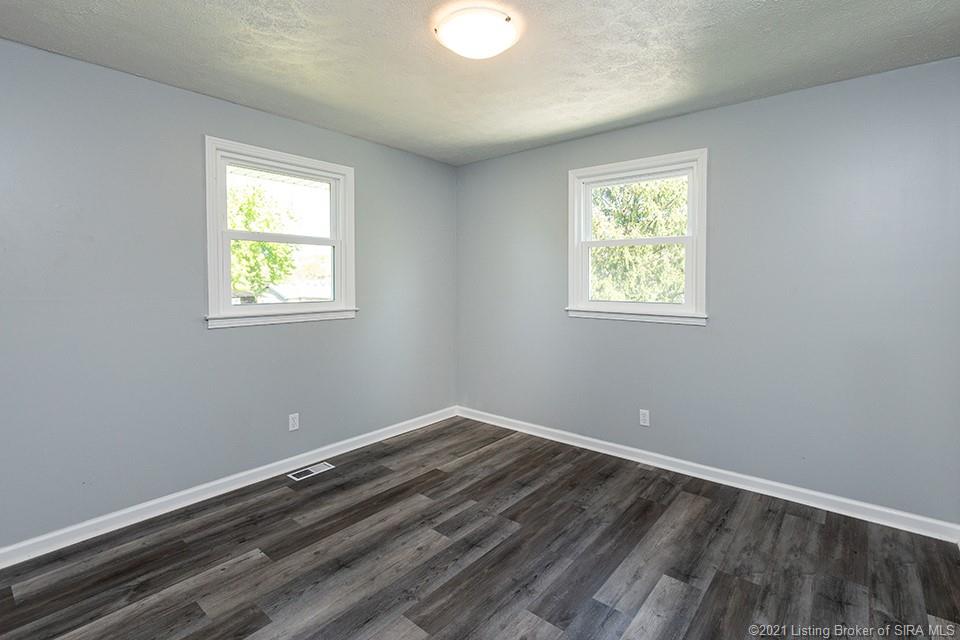 909 Assembly Road Jeffersonville, IN 47130 - Photo 10 of 16 Gallery Image 10