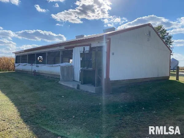 $375,000 | 2255 North County Road, Westfield, IL 62474