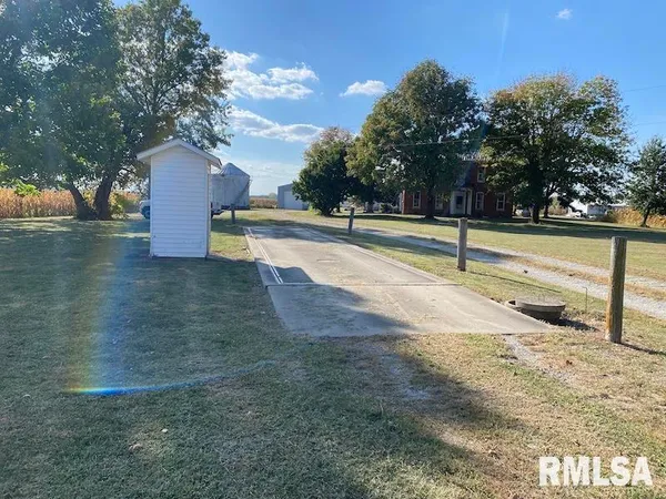 $375,000 | 2255 North County Road, Westfield, IL 62474