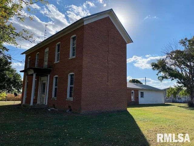 $450,000 | 2255 North County Road, Westfield, IL 62474