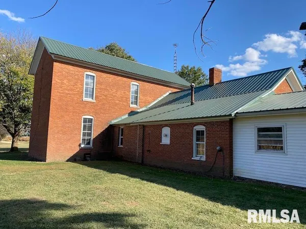 $375,000 | 2255 North County Road, Westfield, IL 62474